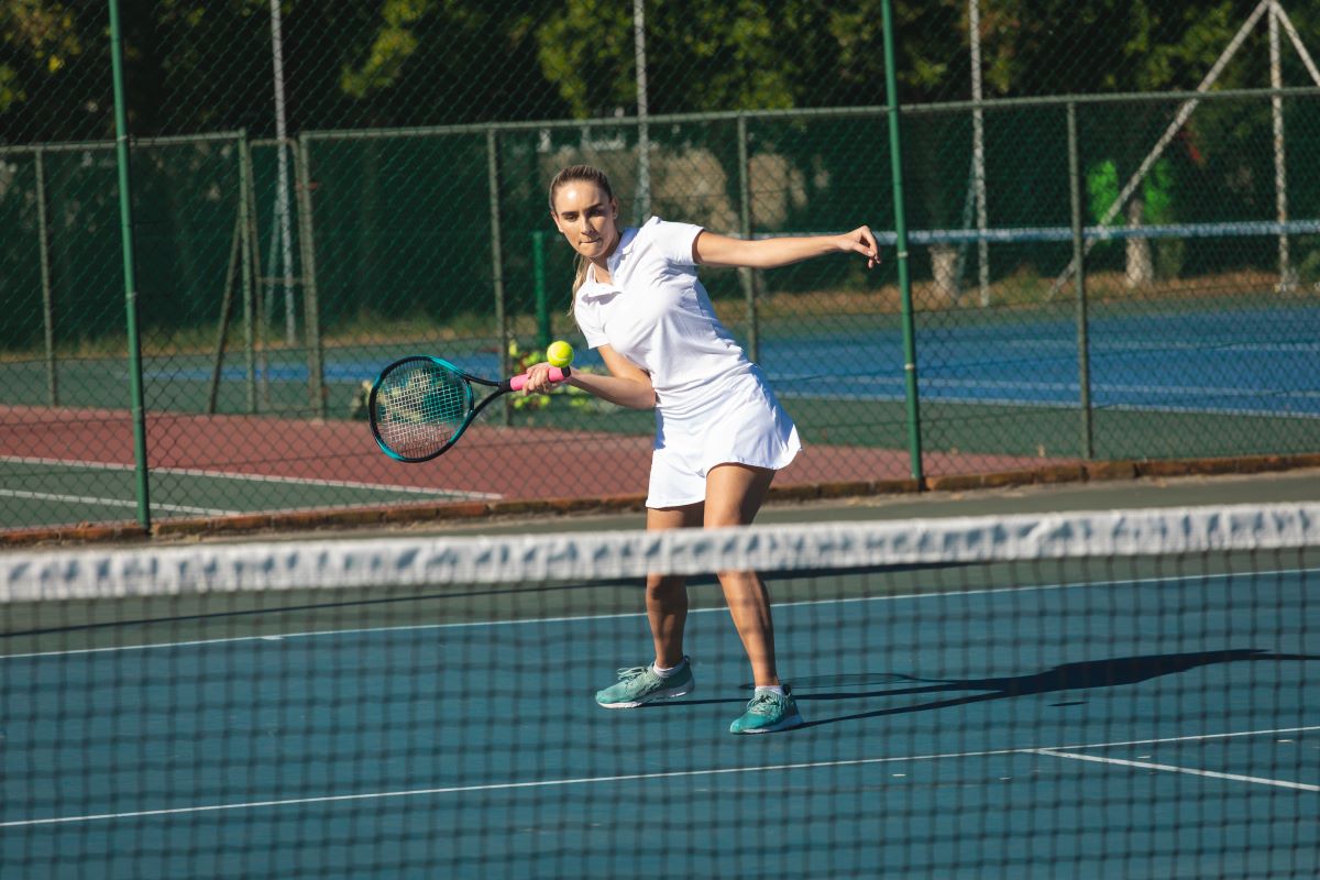 full-length-of-young-female-caucasian-player-hitti-2023-11-27-05-13-42-utc.jpg